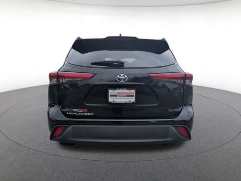 Used 2023 Toyota Highlander L FWD image 5