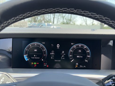New 2026 Volkswagen Tiguan SE AWD/4WD image 30