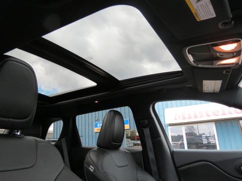 Used 2021 Jeep Cherokee Latitude Lux 80th Anniv w/ Quick Order Package 26U 80TH AWD/4WD image 12