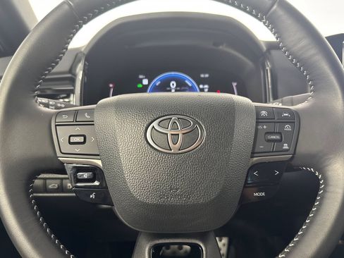 Used 2025 Toyota Camry SE image 16