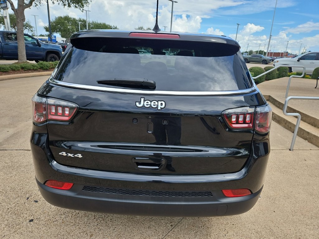 Used 2025 Jeep Compass Sport w/ Mopar Graphics Package AWD/4WD image 6