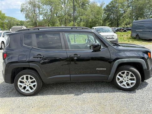 Used 2016 Jeep Renegade Latitude AWD/4WD image 4