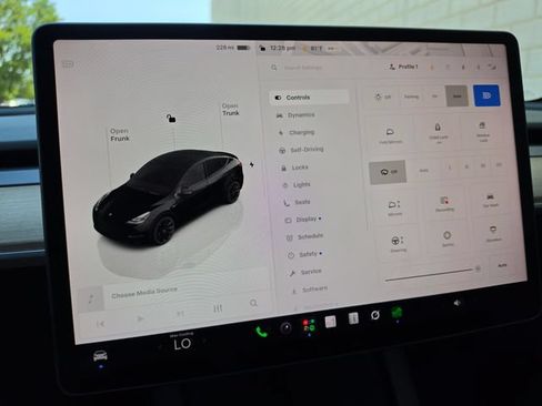 Used 2023 Tesla Model Y Long Range AWD/4WD image 35