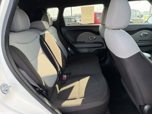 Used 2016 Kia Soul image 16