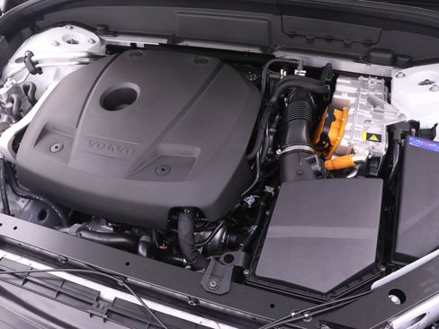 Used 2025 Volvo XC60 T8 Plus w/ Protection Package Premier image 20