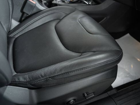 Used 2021 Jeep Cherokee Latitude Lux w/ Sun & Sound Group image 35