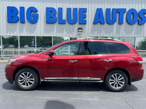 Used 2014 Nissan Pathfinder SL w/ SL Premium Package FWD image 2