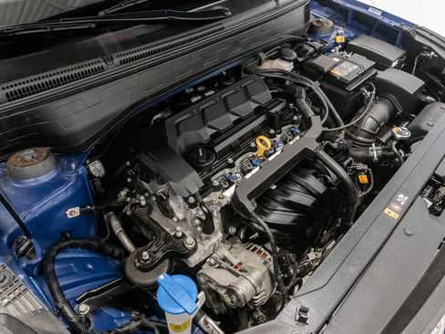 Used 2025 Hyundai Venue SEL FWD image 4