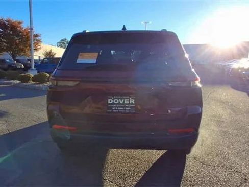 Certified 2024 Jeep Grand Cherokee Altitude image 7