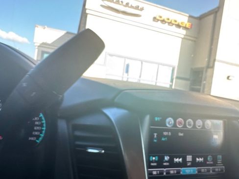 Used 2018 Chevrolet Suburban Premier AWD/4WD image 19