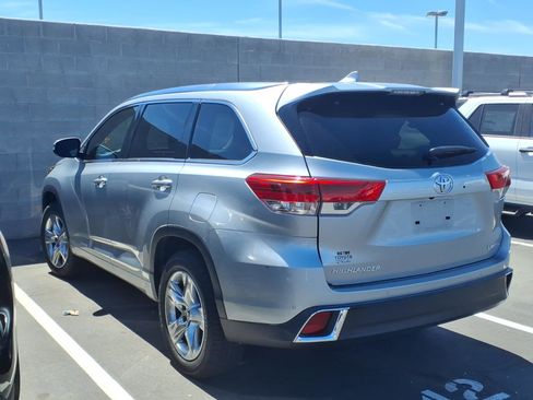 Used 2017 Toyota Highlander Limited image 4