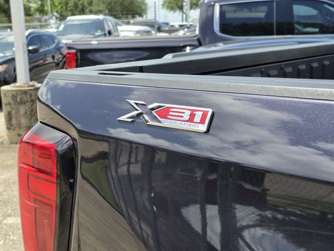 Used 2023 GMC Sierra 1500 SLT AWD/4WD image 9