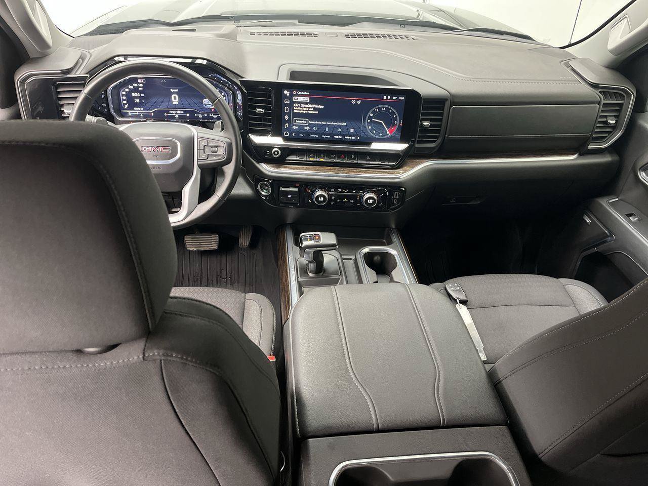 Certified 2024 GMC Sierra 1500 Elevation w/ Preferred Package AWD/4WD image 4