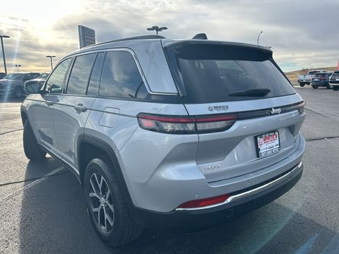 Certified 2024 Jeep Grand Cherokee Limited image 7