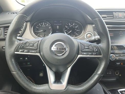 Used 2018 Nissan Rogue SV w/ Premium Package FWD image 35