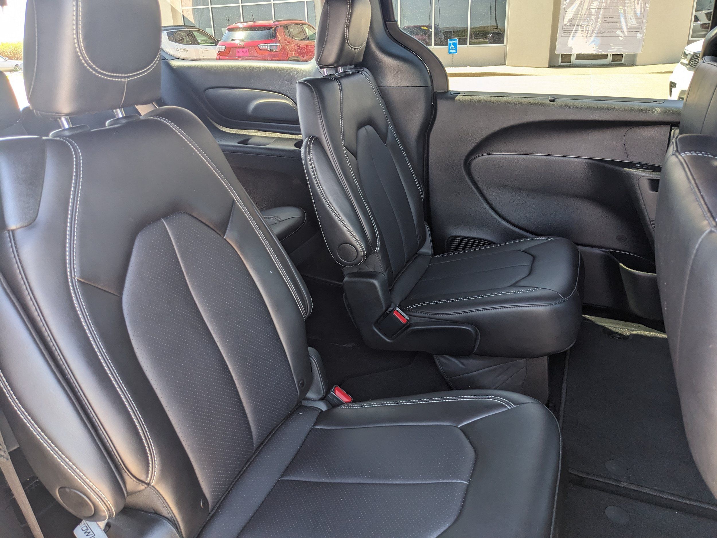 Used 2026 Chrysler Pacifica Select FWD image 44