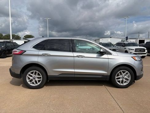 Used 2022 Ford Edge SEL w/ Convenience Package AWD/4WD image 2