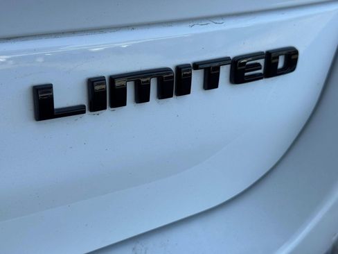 Used 2023 Jeep Grand Cherokee L Limited w/ Black Appearance Package image 18