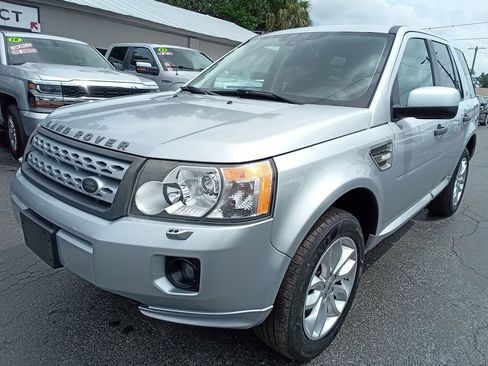 Used 2011 Land Rover LR2 HSE AWD/4WD image 2