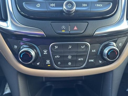 Used 2022 Chevrolet Equinox Premier AWD/4WD image 31