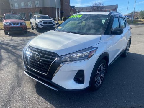 Used 2021 Nissan Kicks SR image 3