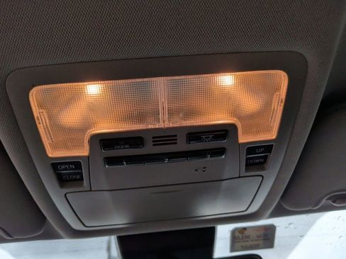 Used 2018 Toyota Highlander SE image 22