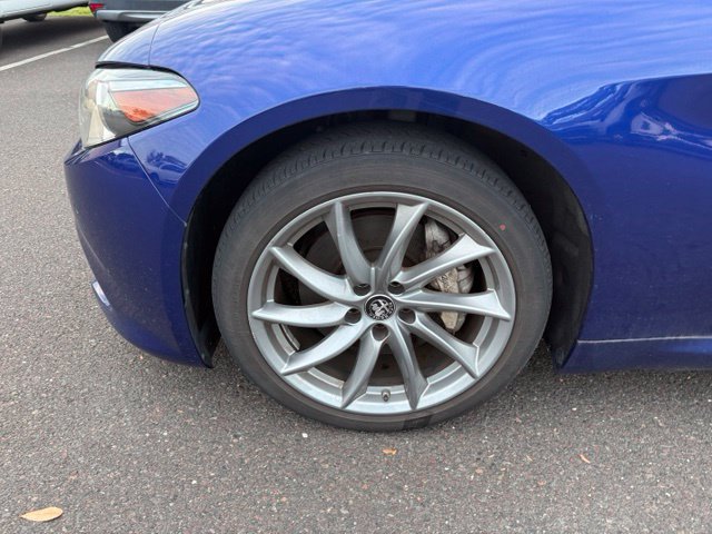 Used 2023 Alfa Romeo Giulia Ti AWD/4WD image 5