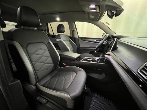 Certified 2024 Volkswagen Atlas Peak Edition SE image 13