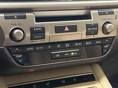 Used 2016 Lexus ES 350 w/ Luxury Package w/Wood Trim image 20