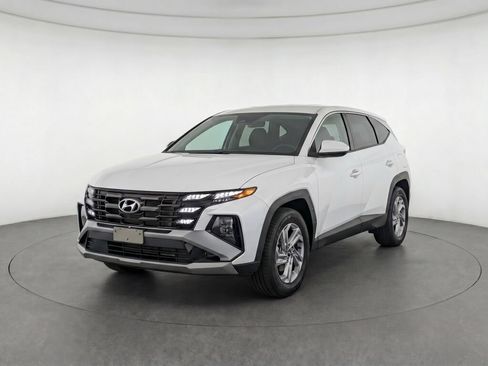 Used 2025 Hyundai Tucson SE AWD/4WD image 35