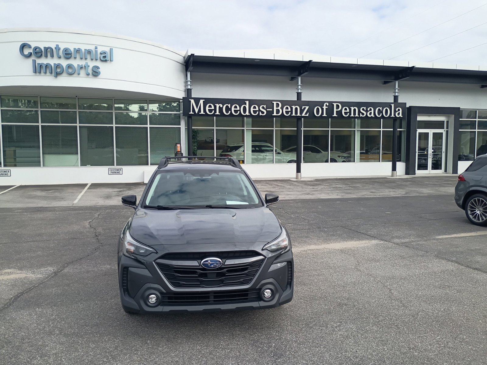 Used 2023 Subaru Outback Premium AWD/4WD image 1