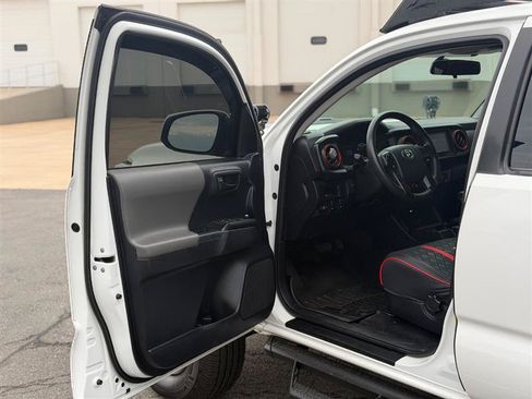 Used 2017 Toyota Tacoma SR w/ Tow Package AWD/4WD image 13