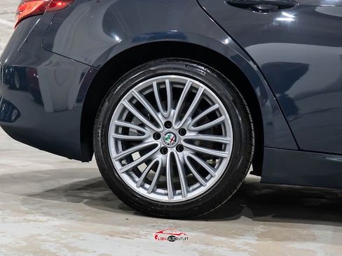 Used 2019 Alfa Romeo Giulia Ti w/ Quick Order Package 22Z Lusso RWD image 10