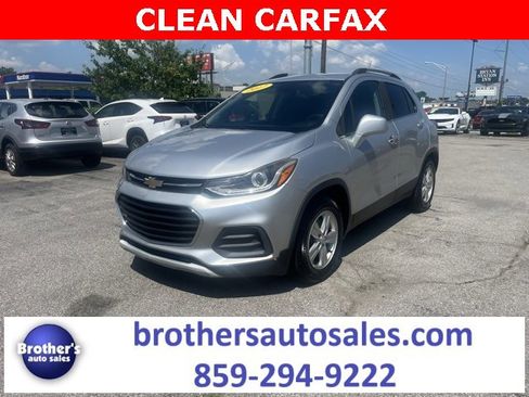 Used 2017 Chevrolet Trax LT w/ Driver Confidence Package image 1