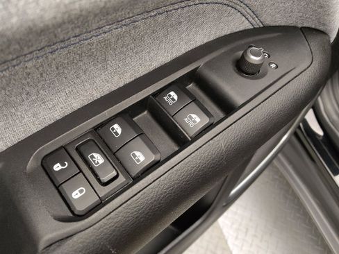 Used 2024 Jeep Compass Latitude image 27