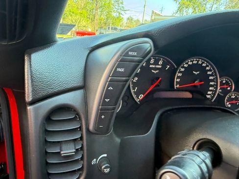 Used 2006 Chevrolet Corvette Coupe w/ Preferred Equipment Group RWD image 23