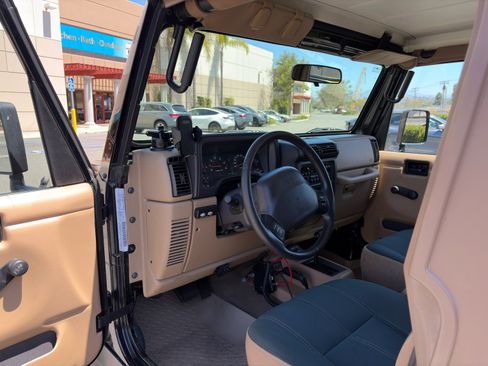 Used 2002 Jeep Wrangler Sahara AWD/4WD image 10