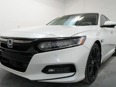 Used 2018 Honda Accord Touring image 3