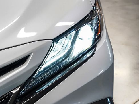 Used 2022 Toyota Camry XSE FWD image 7