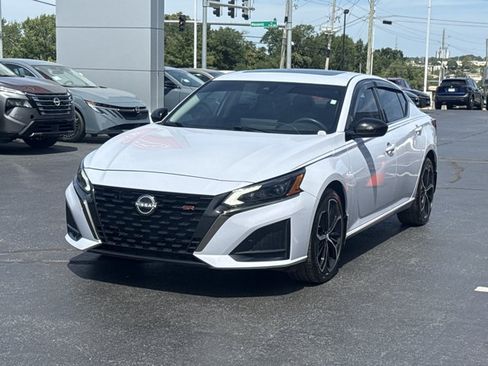 Certified 2024 Nissan Altima 2.5 SR w/ SR Premium Package AWD/4WD image 12