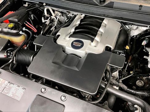 Used 2018 Cadillac Escalade ESV Platinum RWD image 30