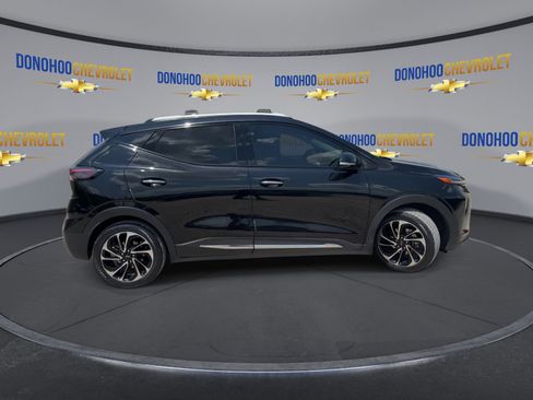 Used 2022 Chevrolet Bolt EUV Premier w/ Sun & Sound Package FWD image 12