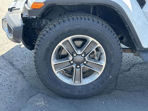 Used 2022 Jeep Wrangler Unlimited Sahara w/ LED Lighting Group AWD/4WD image 8