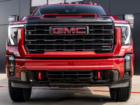 Used 2024 GMC Sierra 2500 AT4 w/ AT4 Premium Plus Package AWD/4WD image 4
