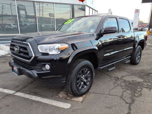 Certified 2023 Toyota Tacoma SR5 image 3