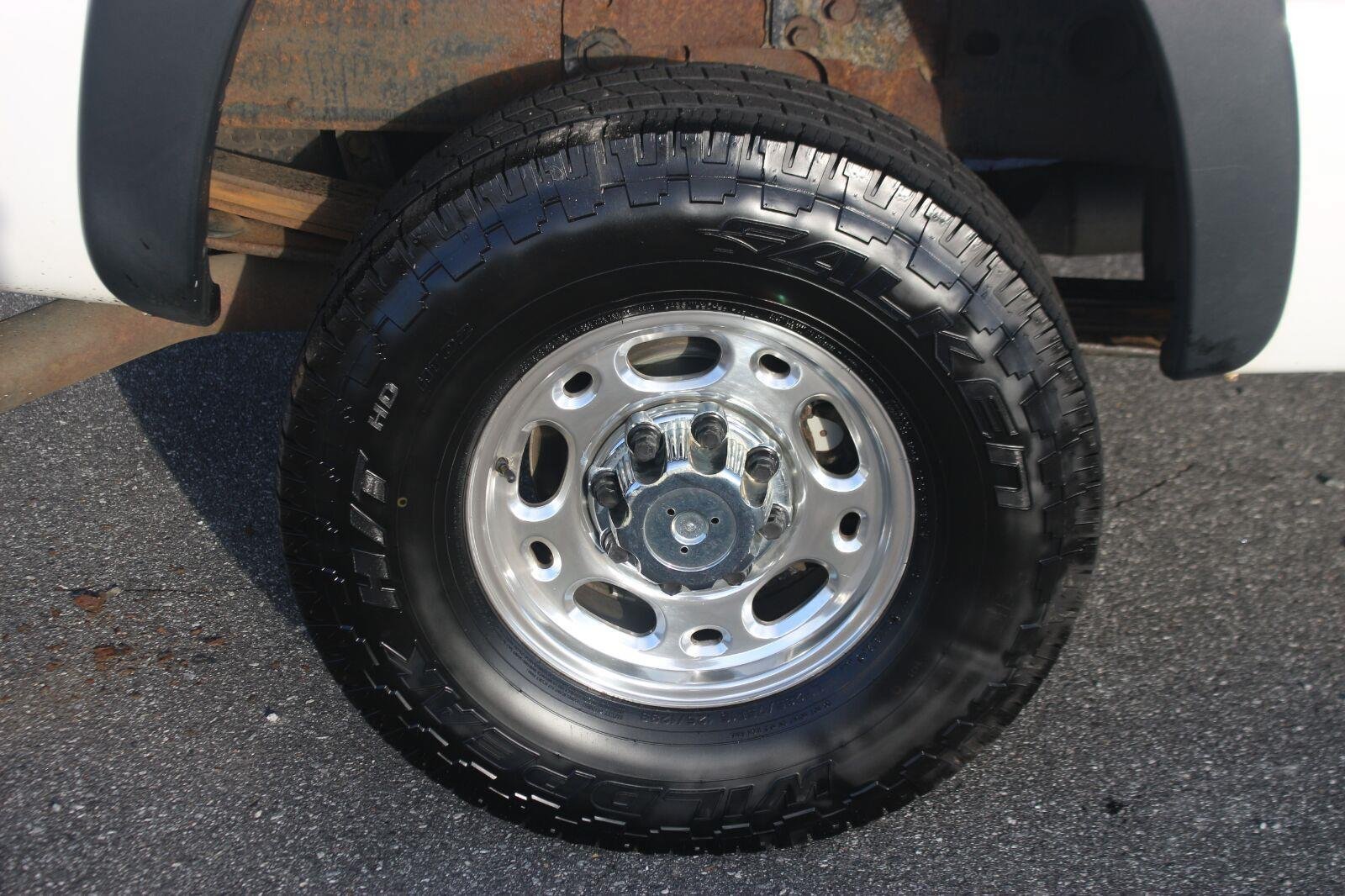 Used 2007 Chevrolet Silverado 2500 W/T w/ Heavy-Duty Power Package AWD/4WD image 28
