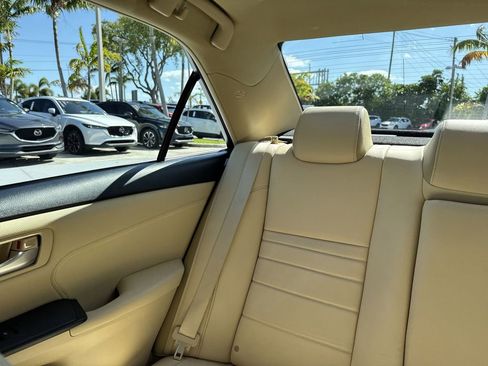 Used 2017 Toyota Camry FWD image 17