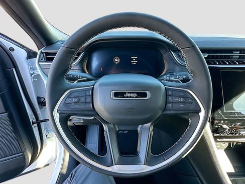 New 2025 Jeep Grand Cherokee Laredo image 14