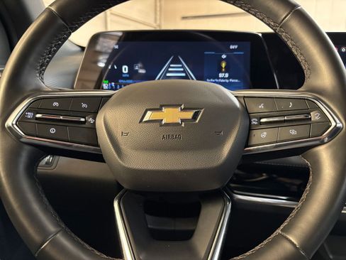 Used 2025 Chevrolet Equinox LT image 28