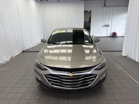 Used 2025 Chevrolet Malibu LT FWD image 2